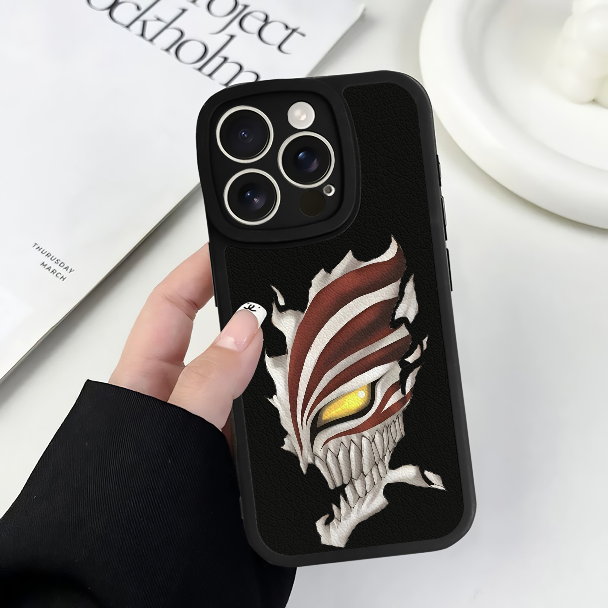ブリーチ 黒崎一護（くろさき いちご）BLEACH Kurosaki Ichigo 【iPhone 16シリーズ対応】シリコンスマホケース（レザー調） 材質：シリコン
